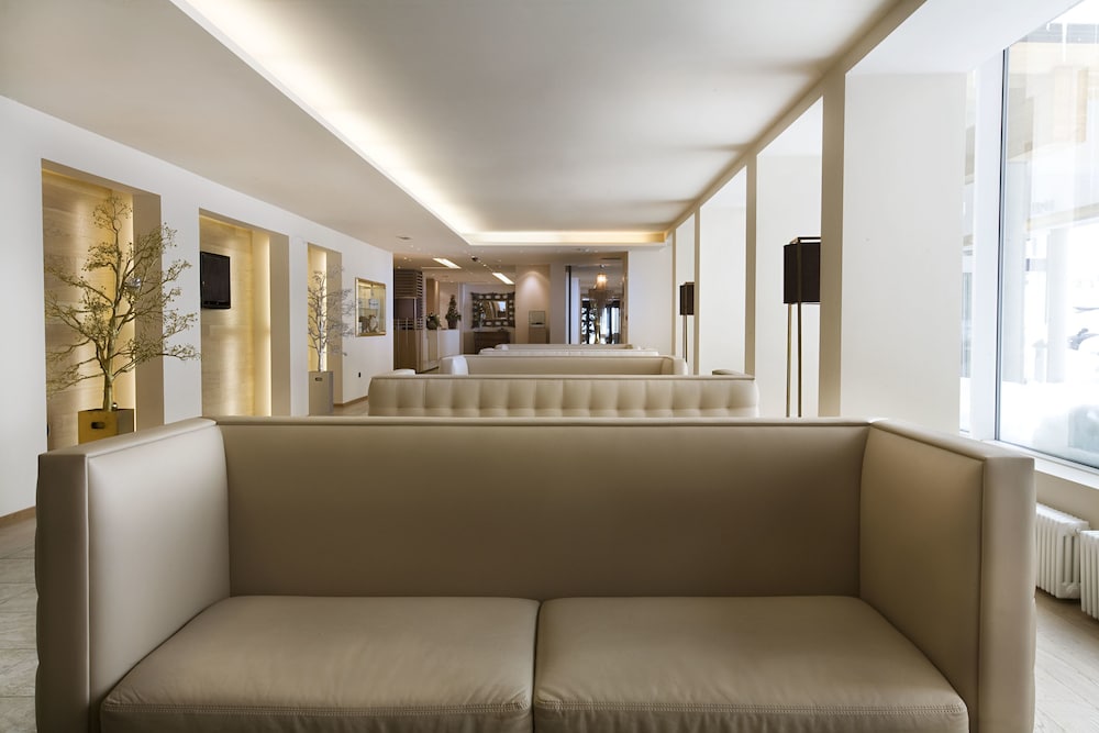 Grand Hotel Paradiso 4/30