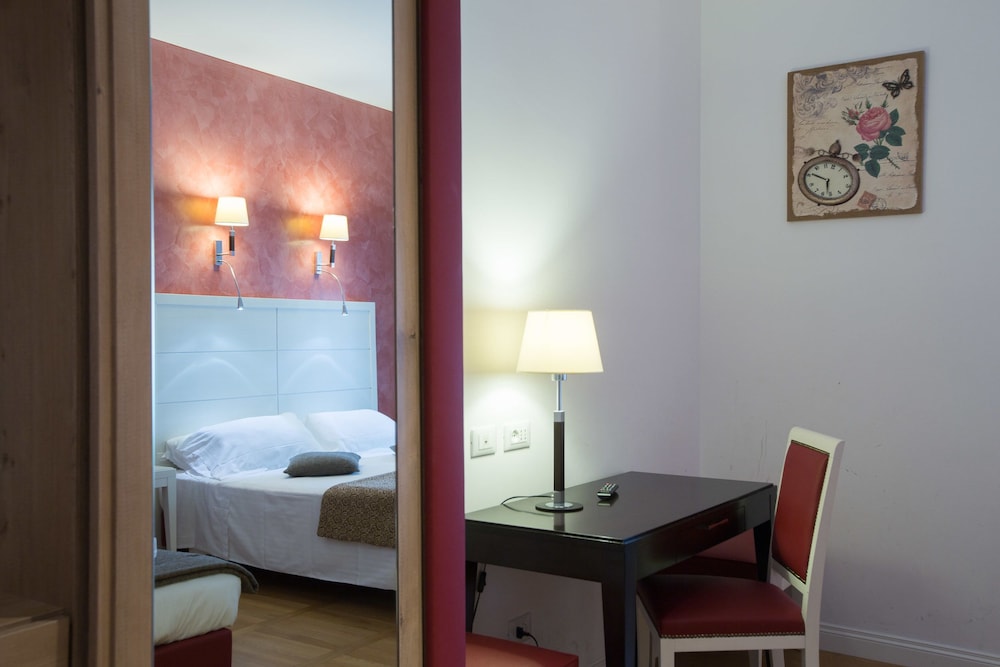 FLORIS HOTEL 28/73