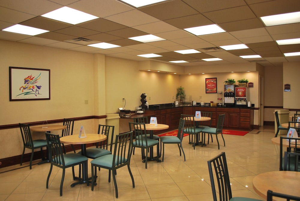 Econo Lodge Louisville Downtown 38/44