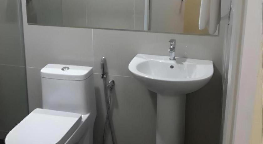 Emart Hotel (Riam) Sdn Bhd 47/50