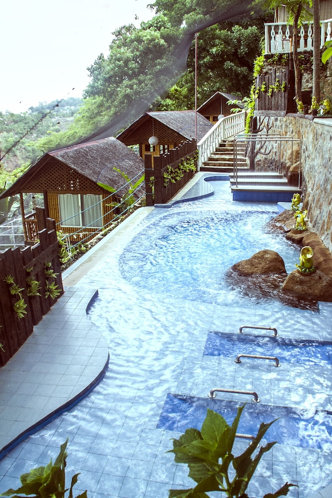 Loreland Farm Resort 10/66
