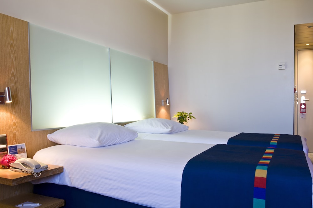 radisson hotel nice airport 27/82