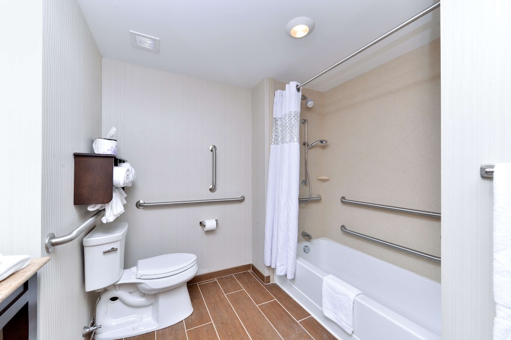 Hampton Inn & Suites California University-Pittsburgh 13/45
