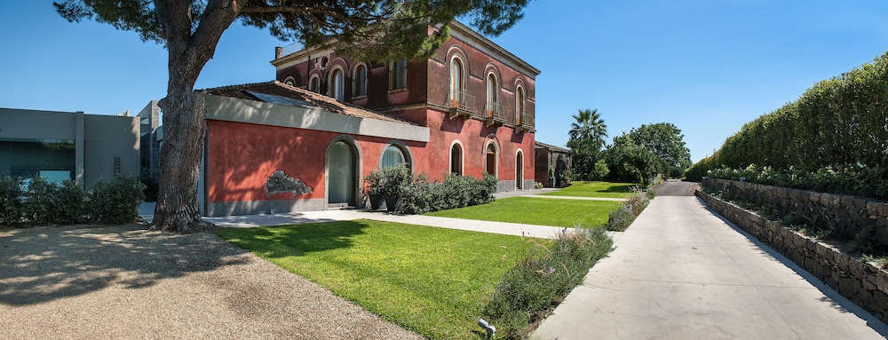 Zash Country Boutique Hotel 62/69
