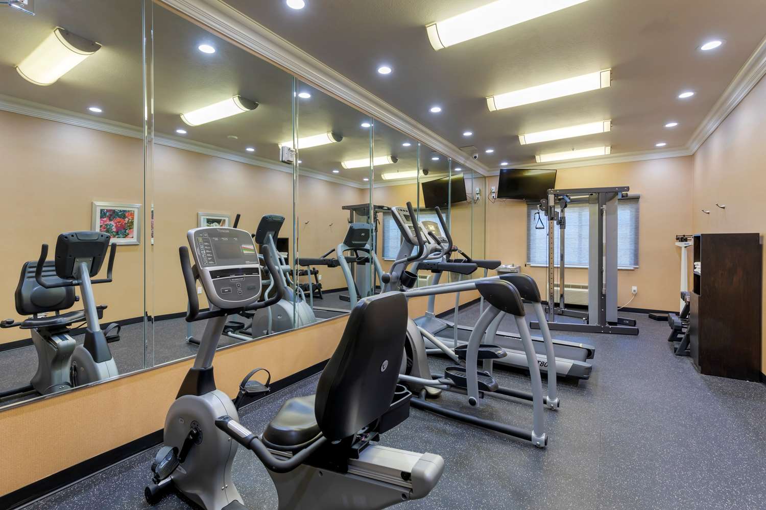 Best Western Plus Wasco Inn & Suites 39/63