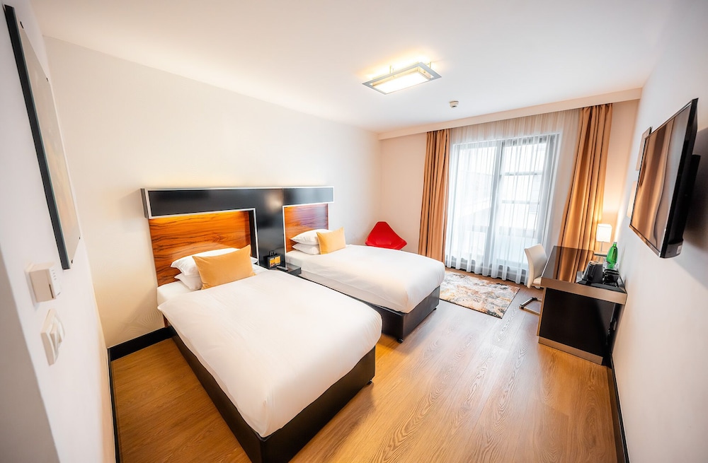 SUPERIOR, DOUBLE OR TWIN BED