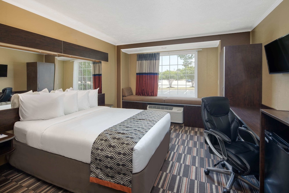 Microtel Inn & Suites by Wyndham Columbia/Fort Jackson N 13/37