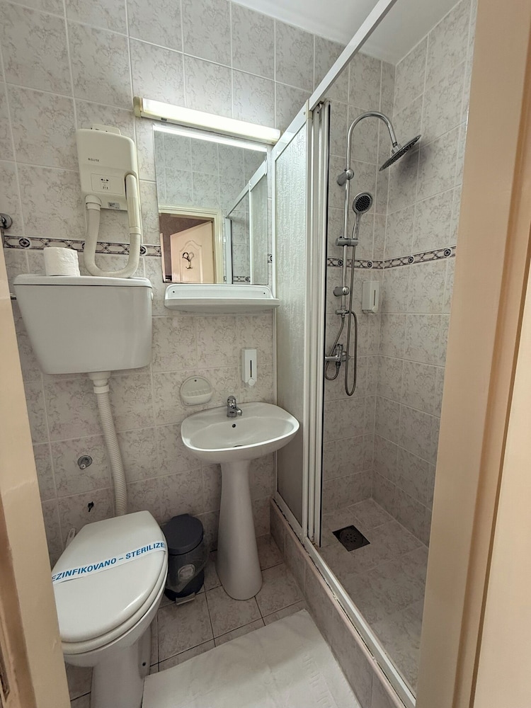Garni Hotel Lav 46/50