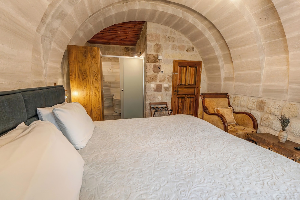Belenus Cave Hotel 12/50