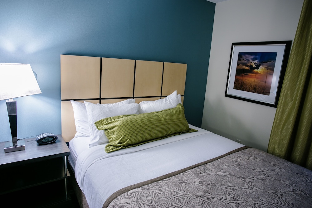 Candlewood Suites Fargo N Dakota State University 9/56