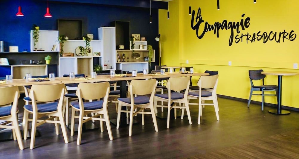restaurant cafeteria