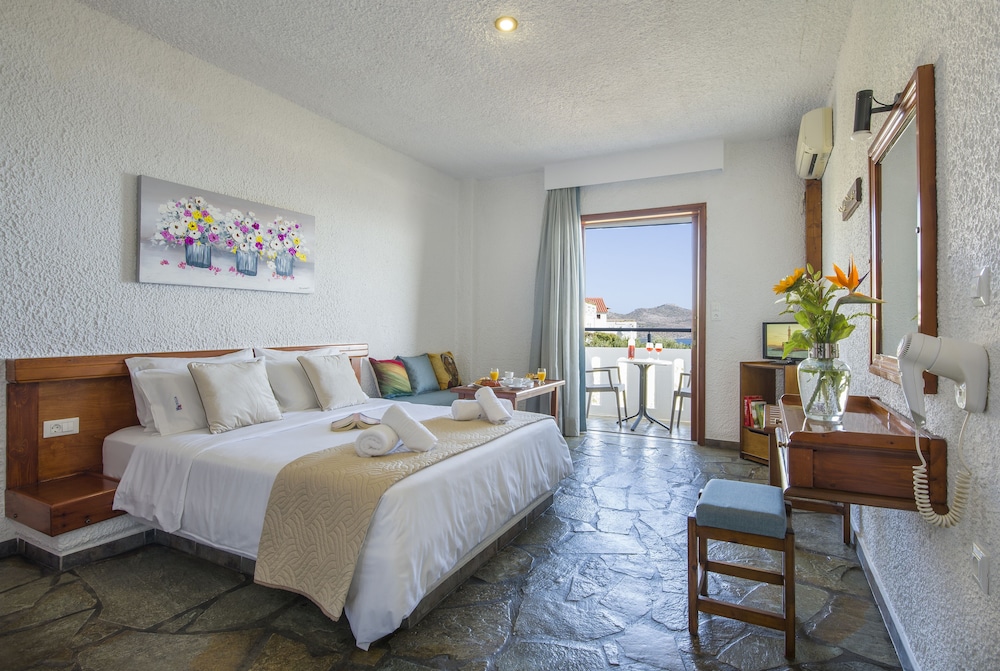 Folia Hotel Apartments 12/50