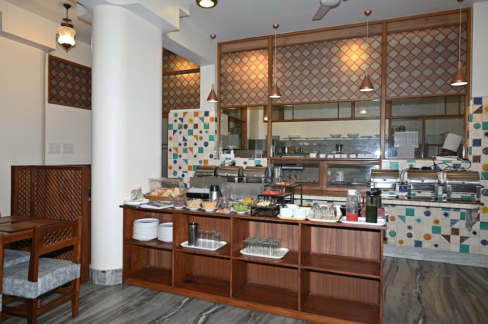 Om Niwas Suite Hotel 7/67