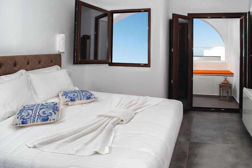 DELUXE, SUITE, OUTDOOR JETTED TUB