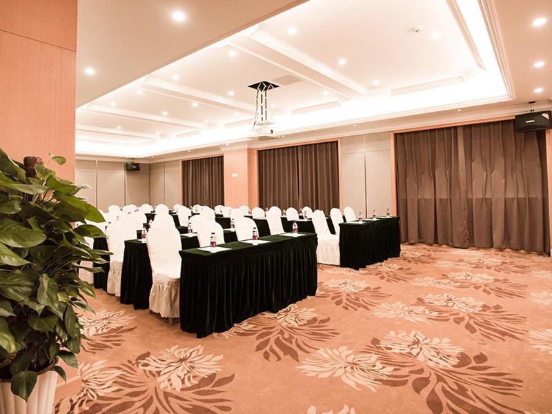 Vienna International Hotel (Hangzhou South Railway Station) 18/23