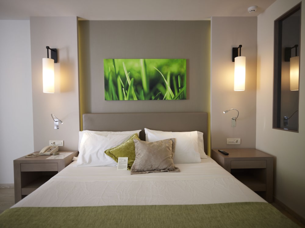 White Rocks Hotel & Bungalows 35/77