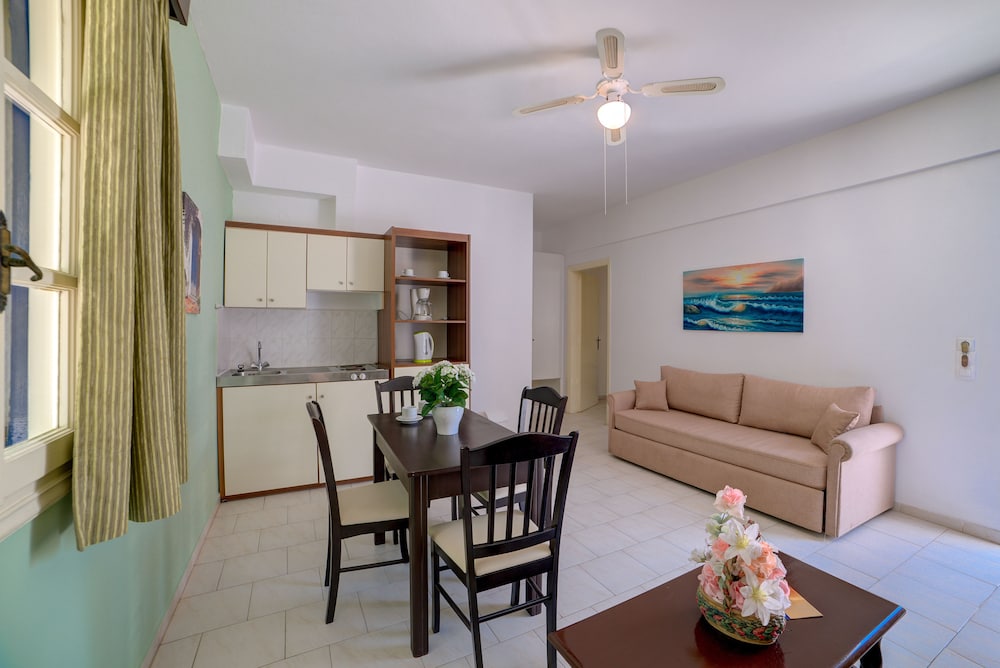 Scorpios Beach Hotel 40/63