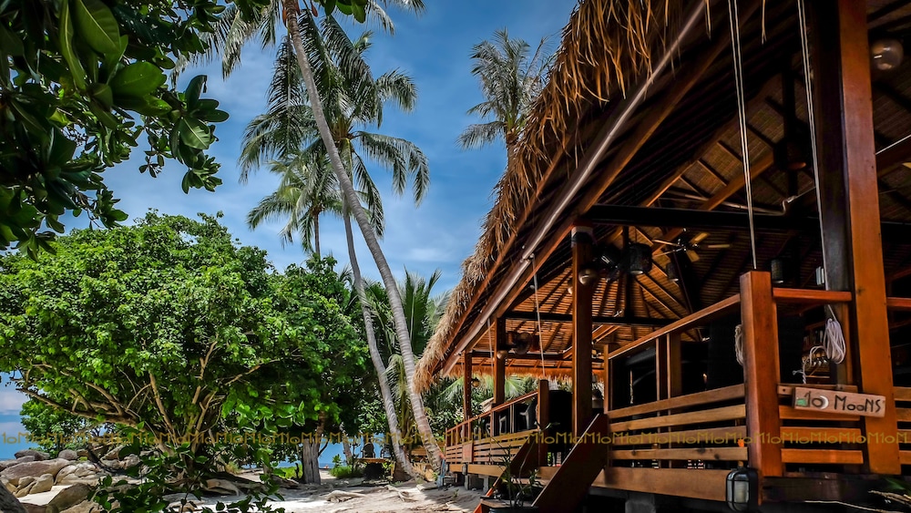 Ten Moons Lipe Resort 6/50
