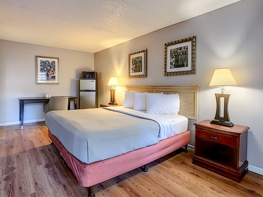 غرفة بسرير كينج للمدخنين، Motel 6 Jacksonville Fl Airport Area South 10/10