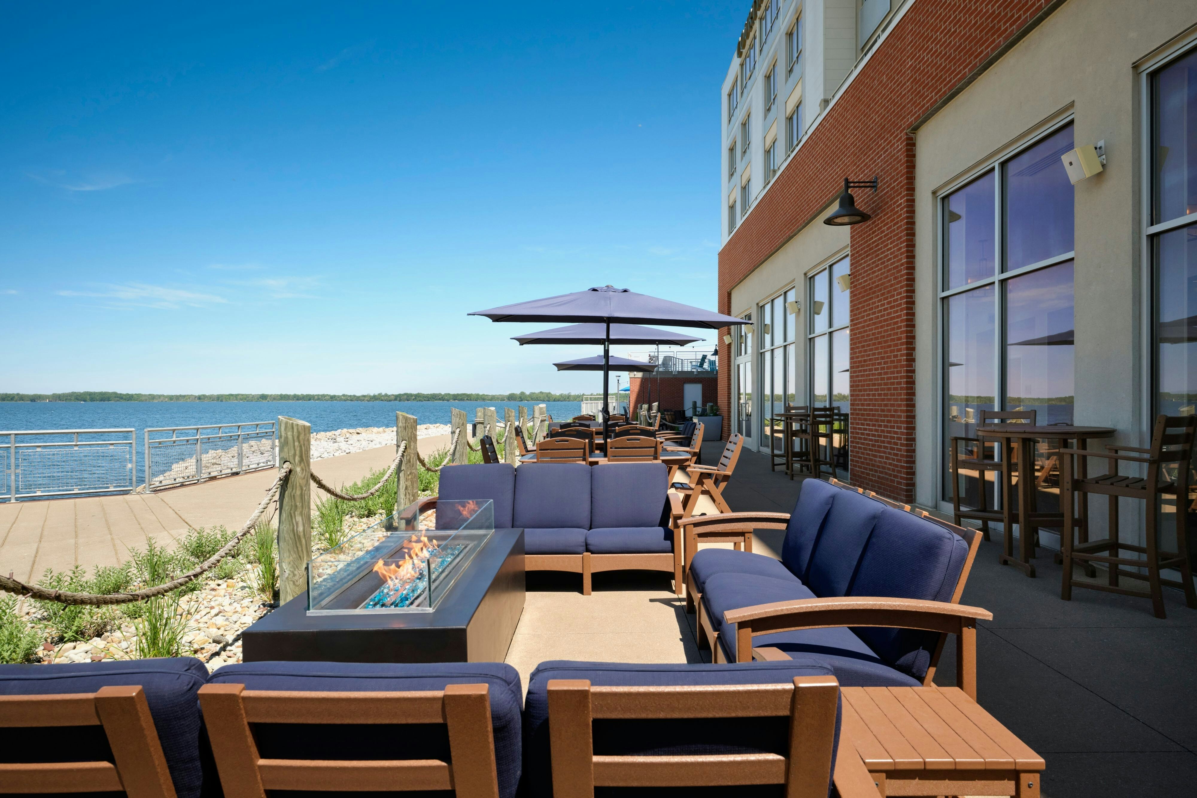 Courtyard Erie Bayfront 48/65