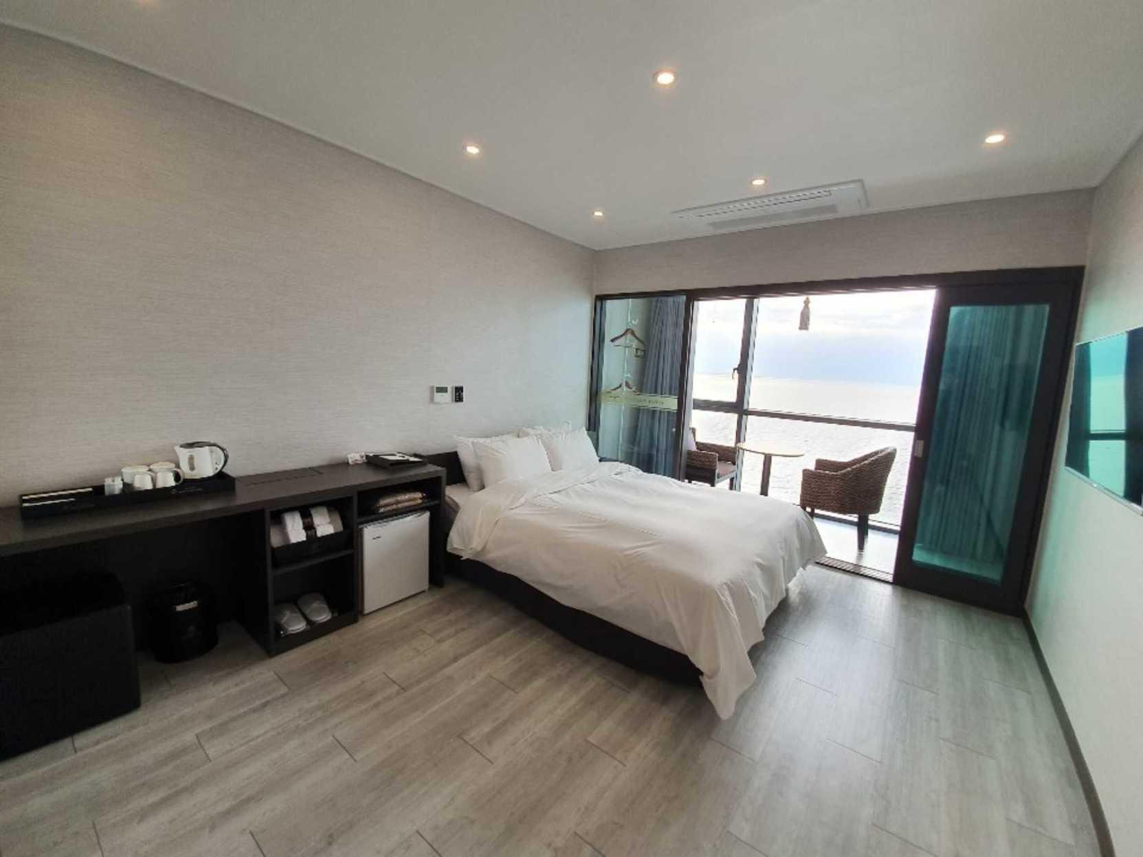 Room, Double Bed