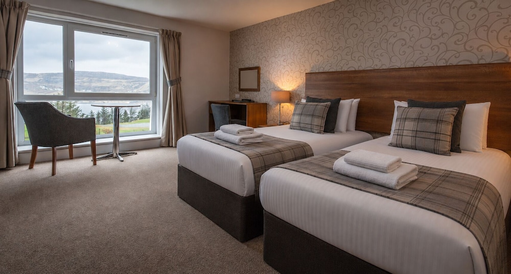 Lodge, Twin Beds, Bay View