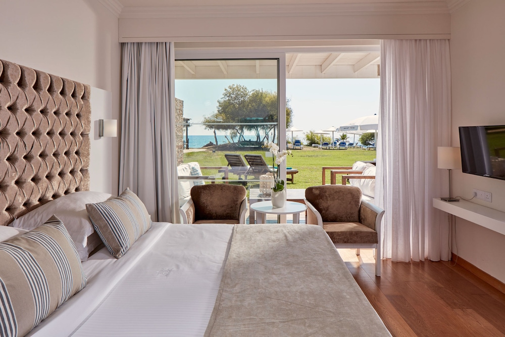 Grecian Bay Hotel 14/75