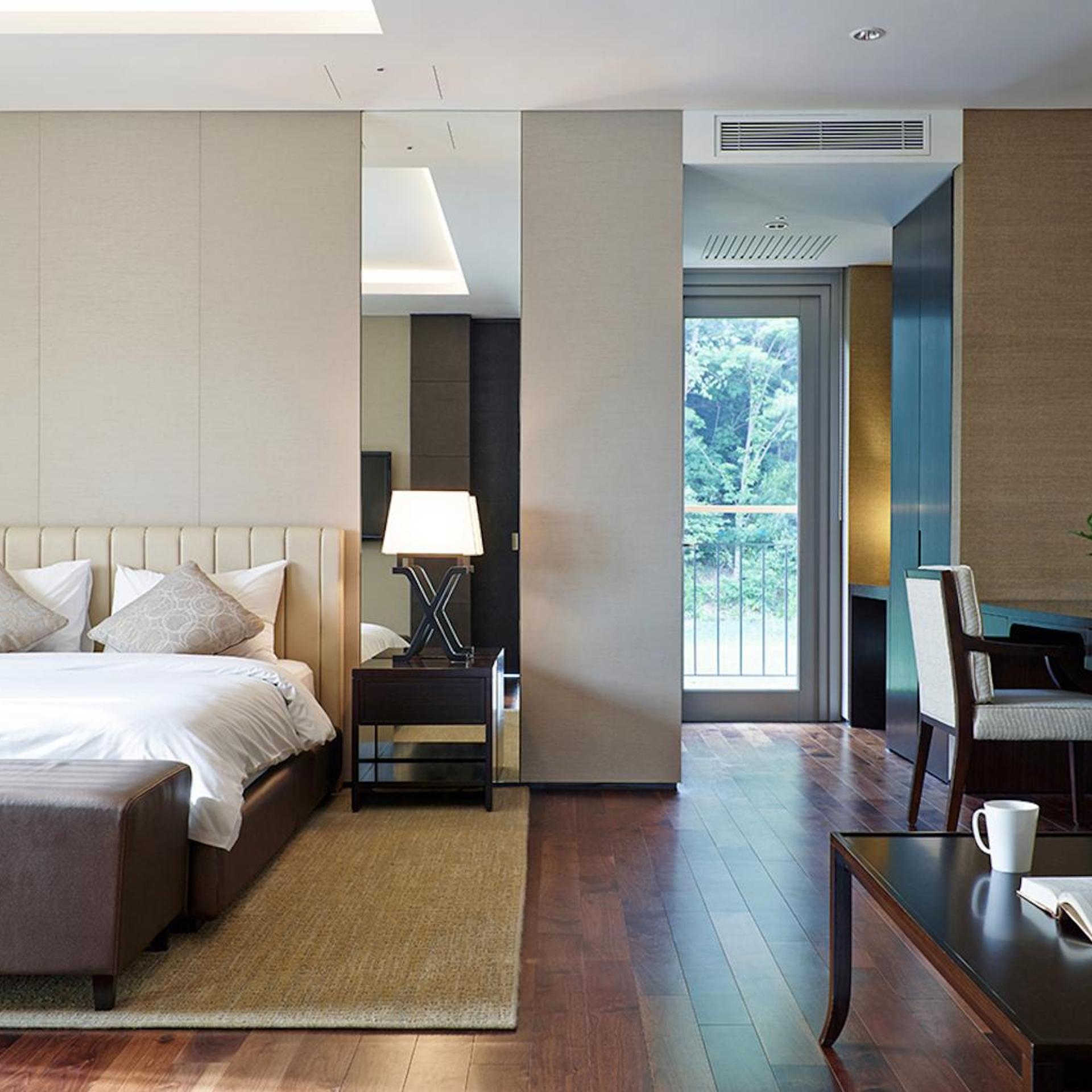 Suite, Corner