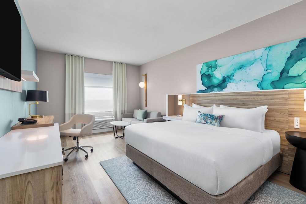 Junior Suite, King Bed, Accessible