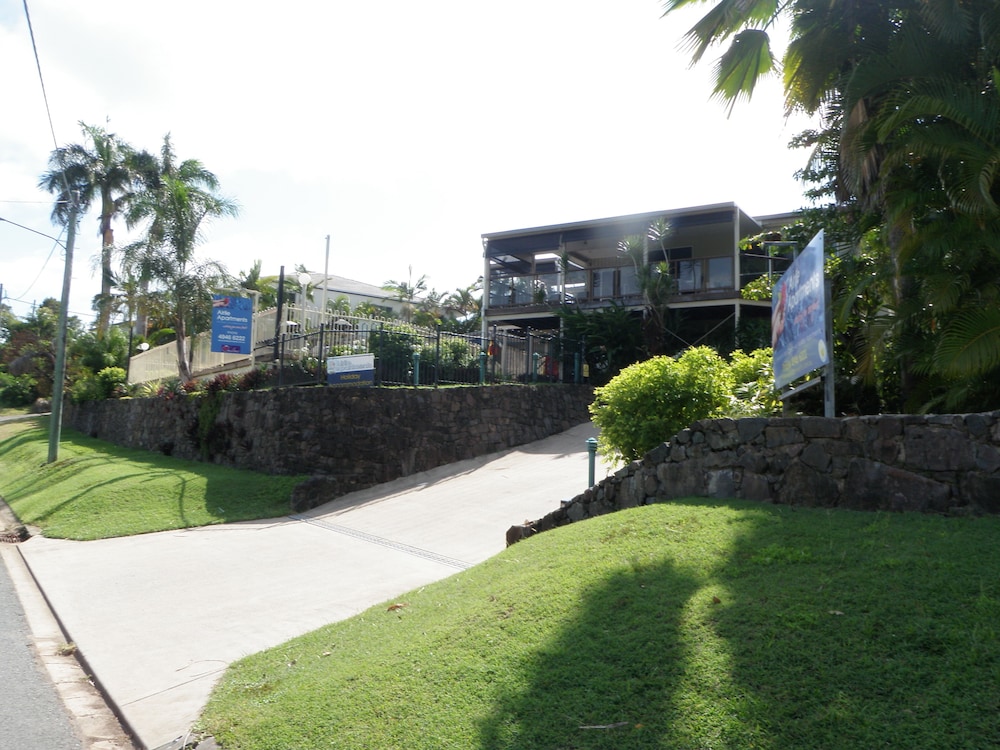 Airlie Apartments 73/78