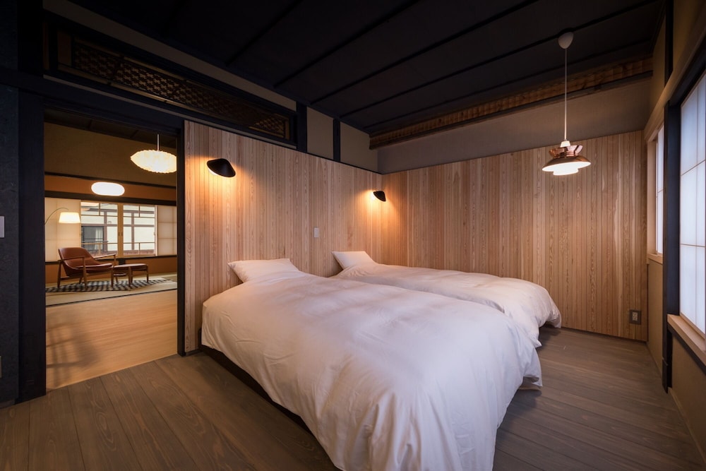 Private Home, Twin Beds, 3 Futon Beds
