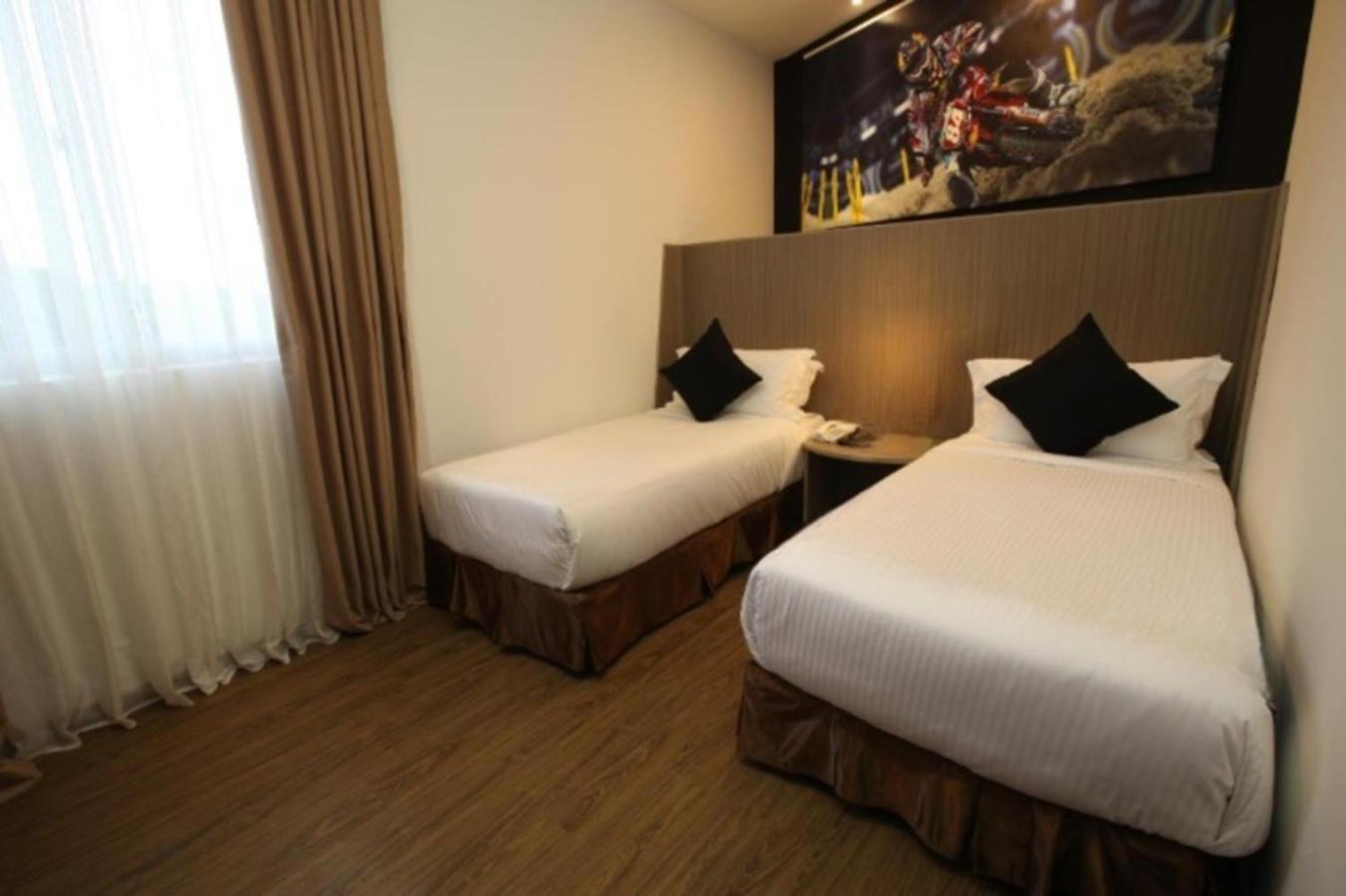 Standard, Twin Beds