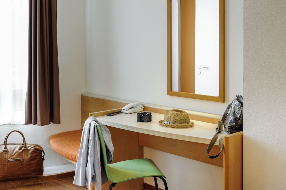 Ibis Dusseldorf Hauptbahnhof 62/67