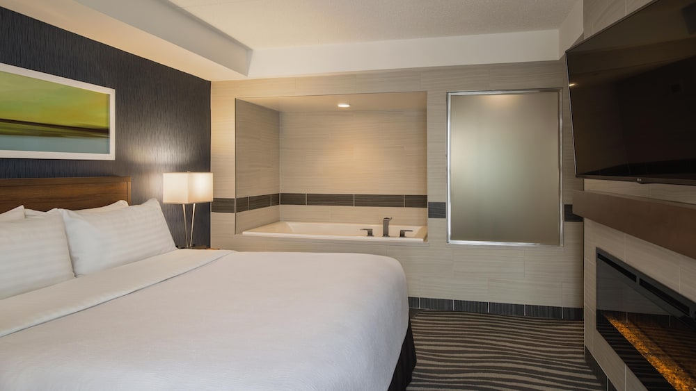 Suite, King Bed, Sofa, Living Area, Jetted Tub