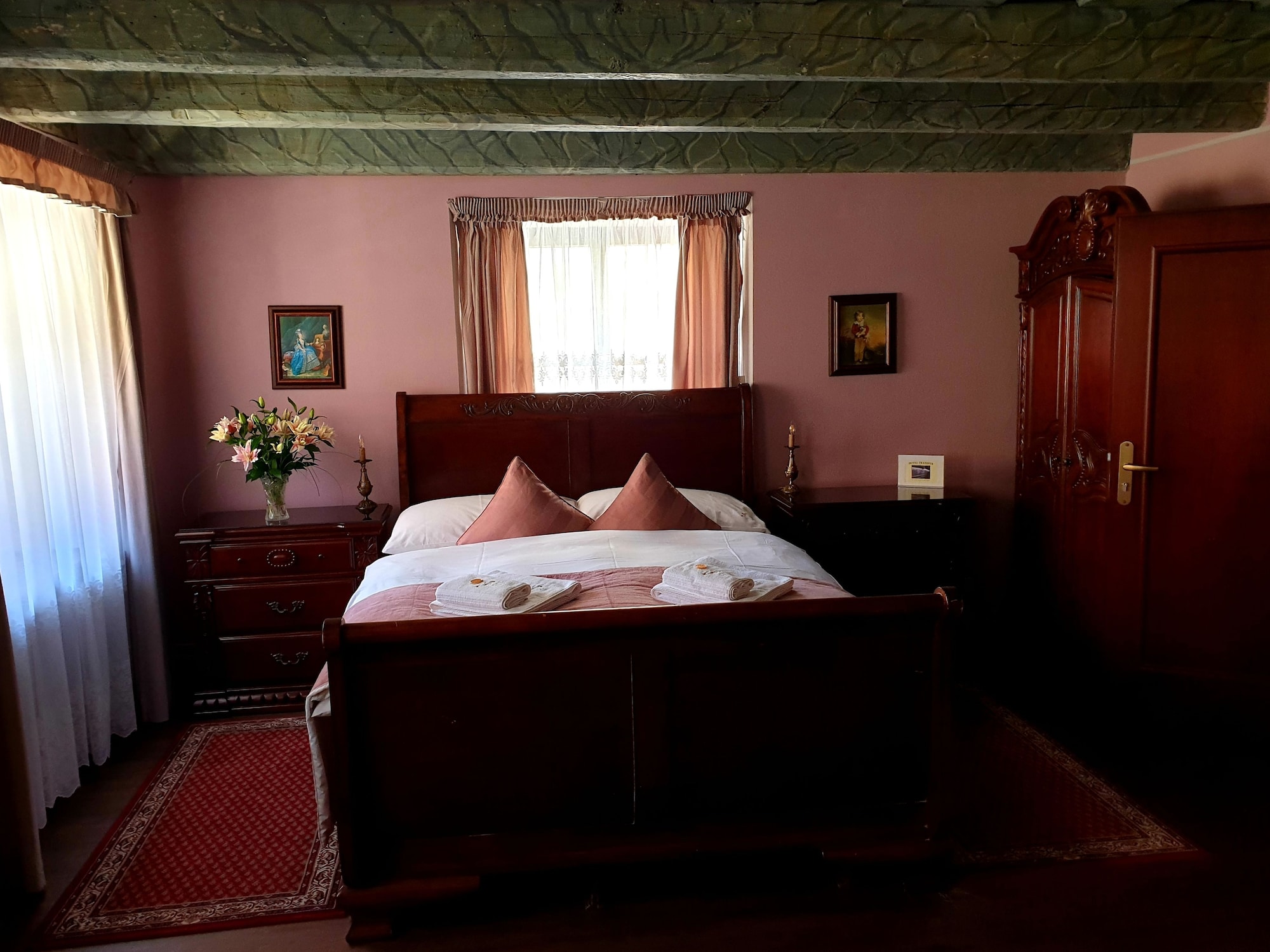 2 BEDROOMS, ROMANTIC, SUITE