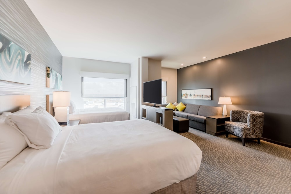 Hyatt House Winnipeg-South/Outlet Collection 8/32