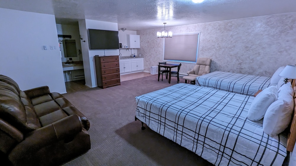High Desert Inn 24/52