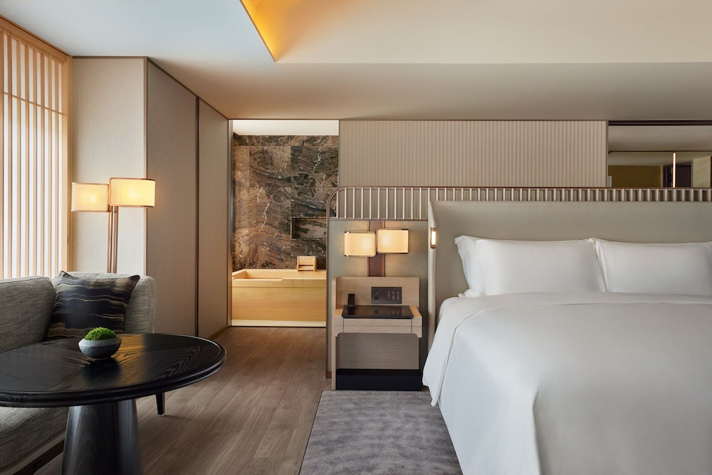 Imperial, Suite, King Bed