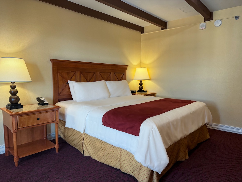 CLUB, KING BED, BALCONY