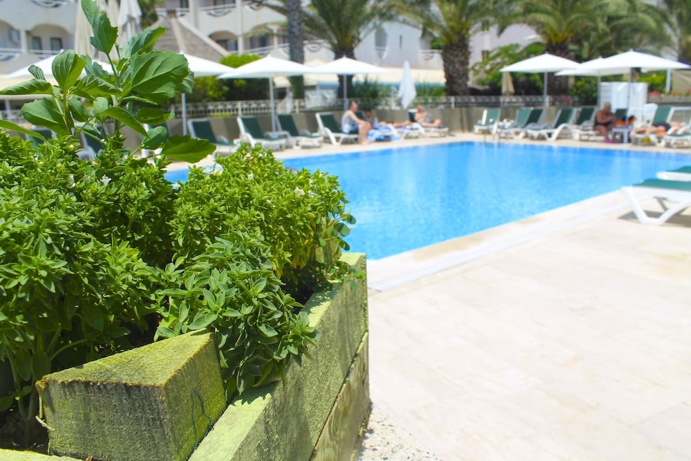 Yunus Hotel 63/71