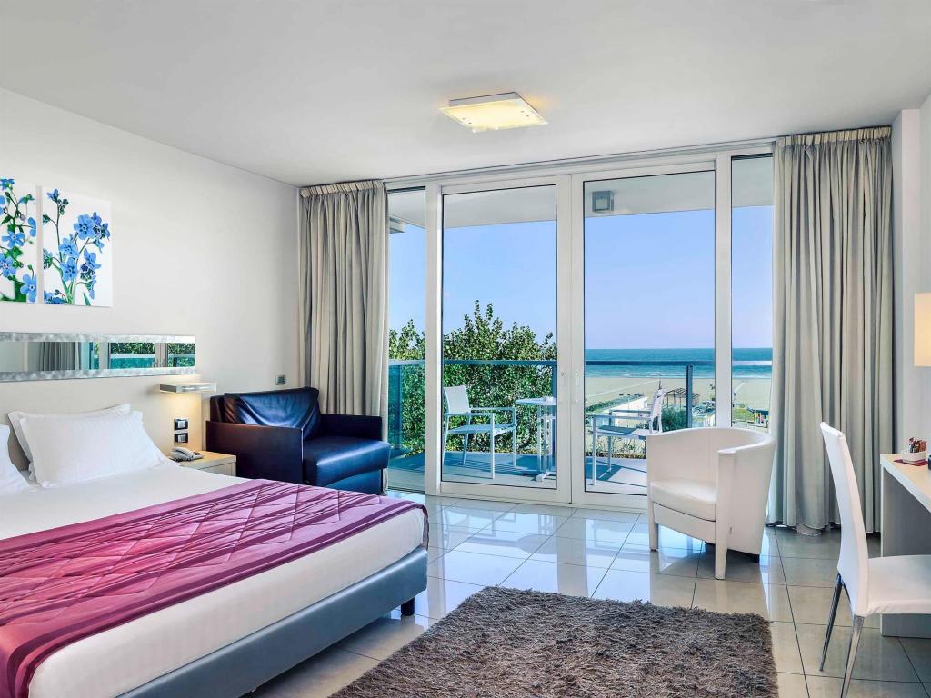 Superior, Double Bed, Lateral Side Sea View, Sofa, Balcony