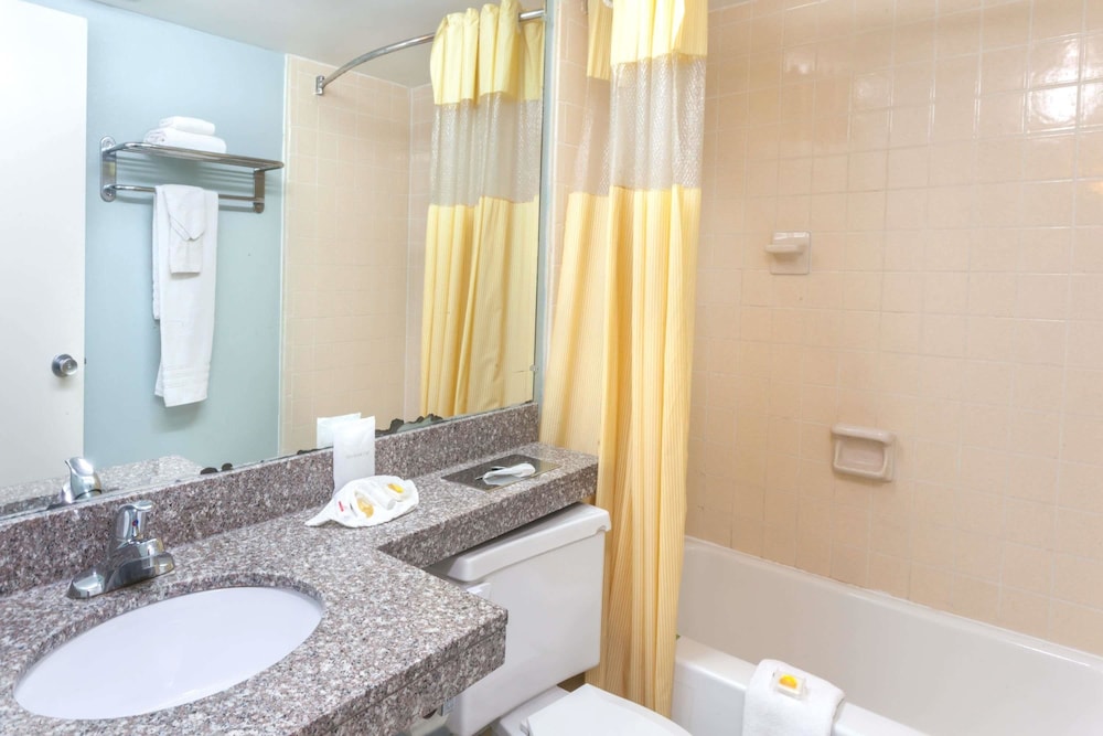 Days Inn by Wyndham Portage/Indiana Dunes National Park 10/21