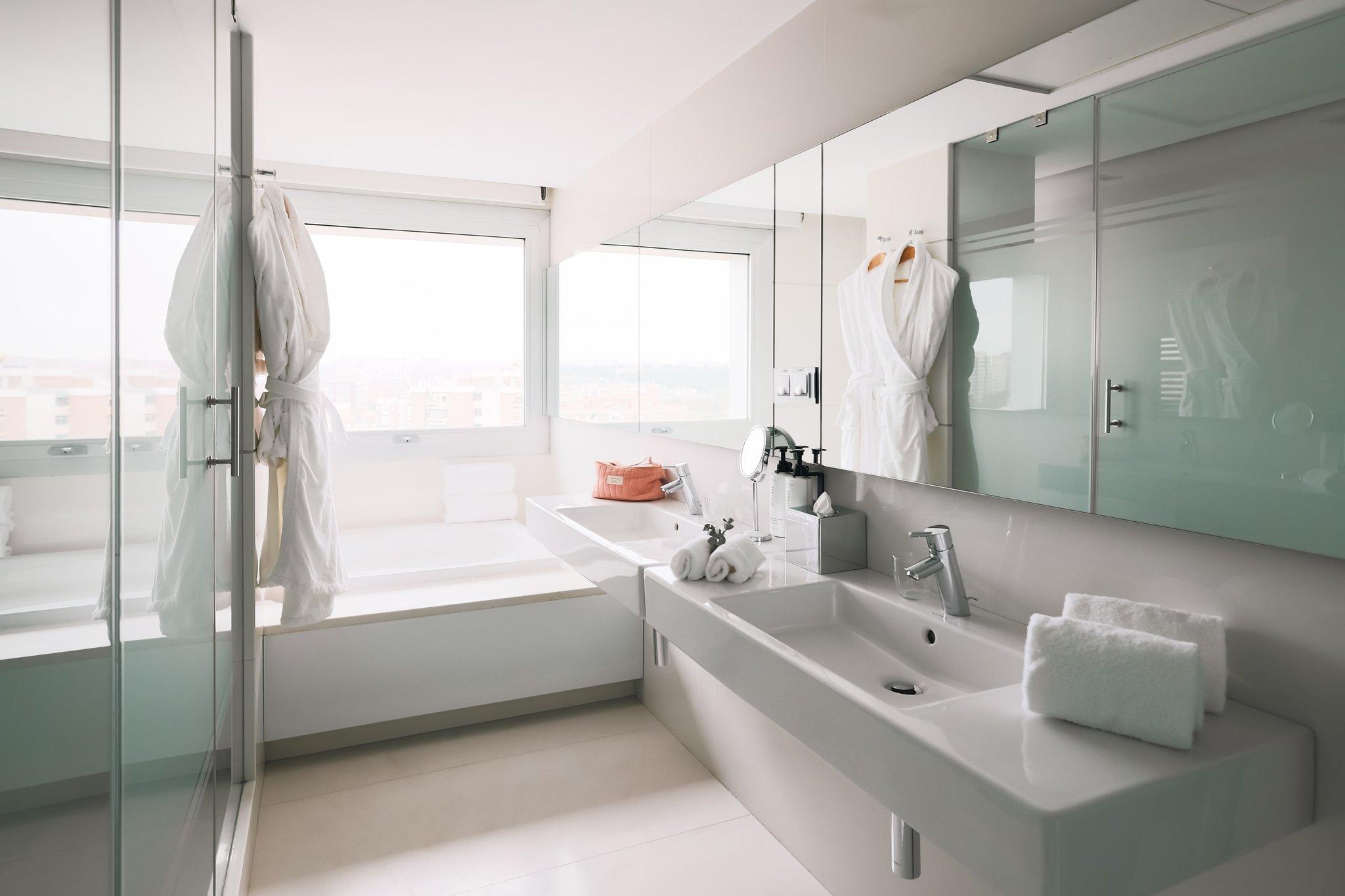 جناح، voco Madrid Retiro, an IHG Hotel 6/7