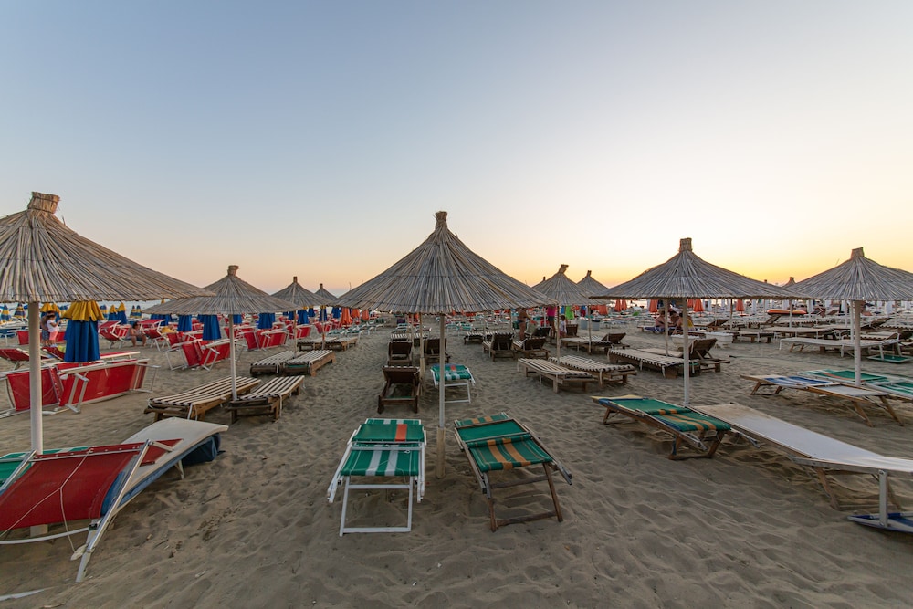 Esal Hotel 35/39