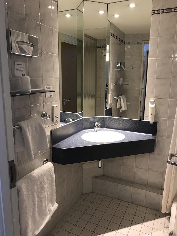 Holiday Inn Express Southampton M27 Junction 7 49/50