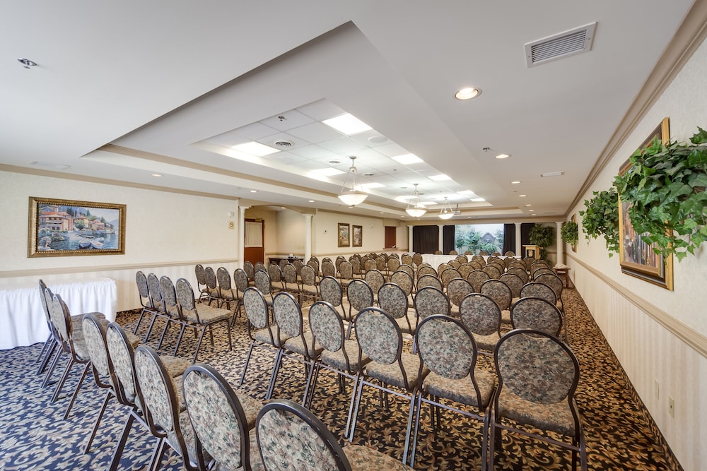 Monte Carlo Inn Brampton Suites 37/54