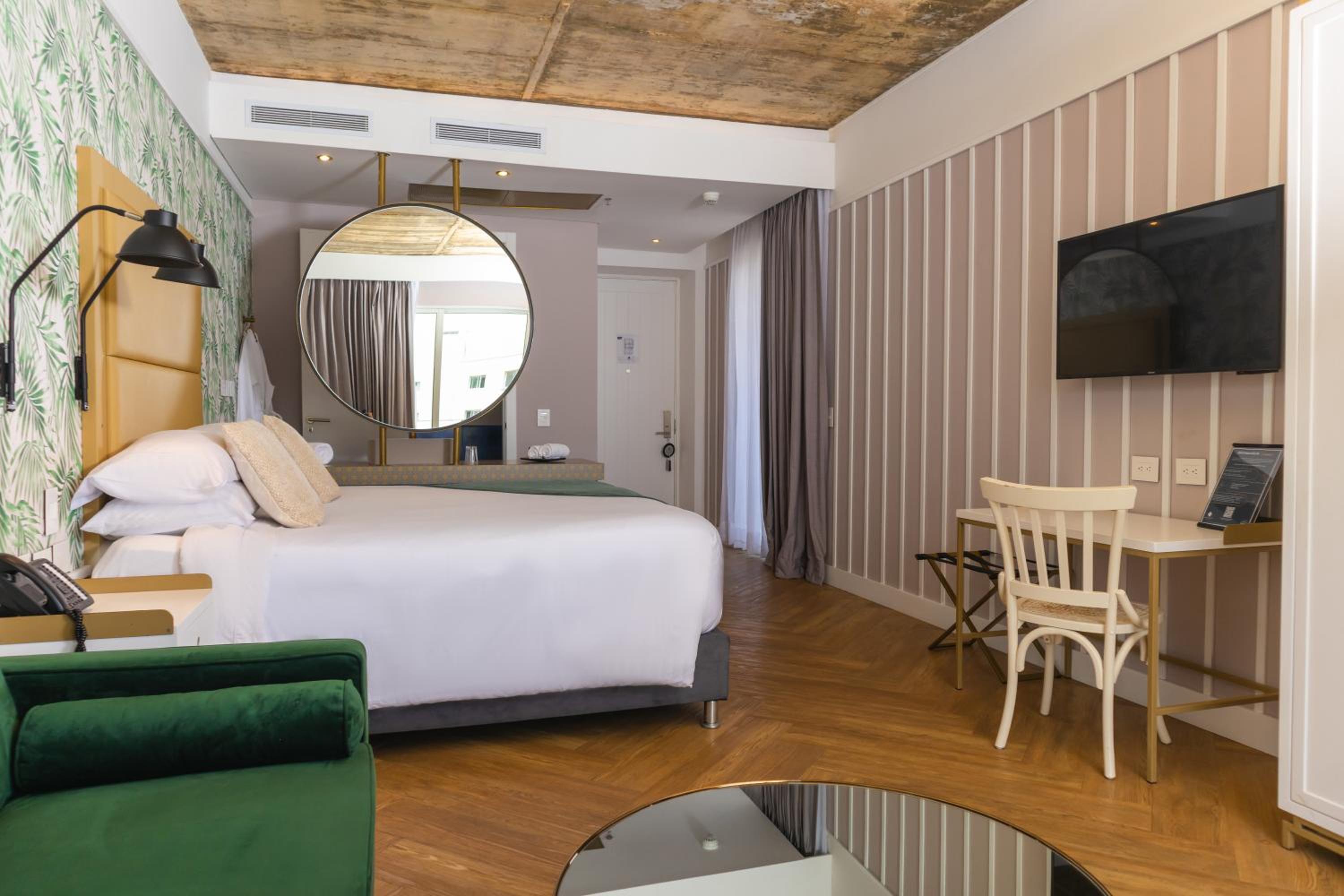 Studio, Suite, King Bed