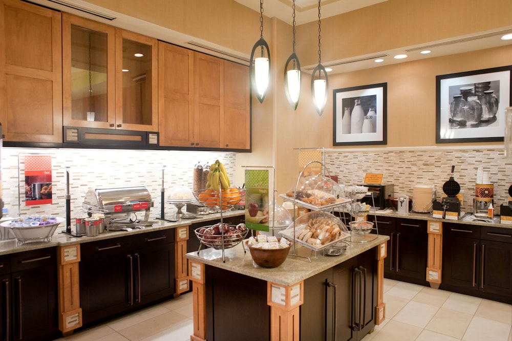 Hampton Inn Suites St Petersburg Downtown 34/51