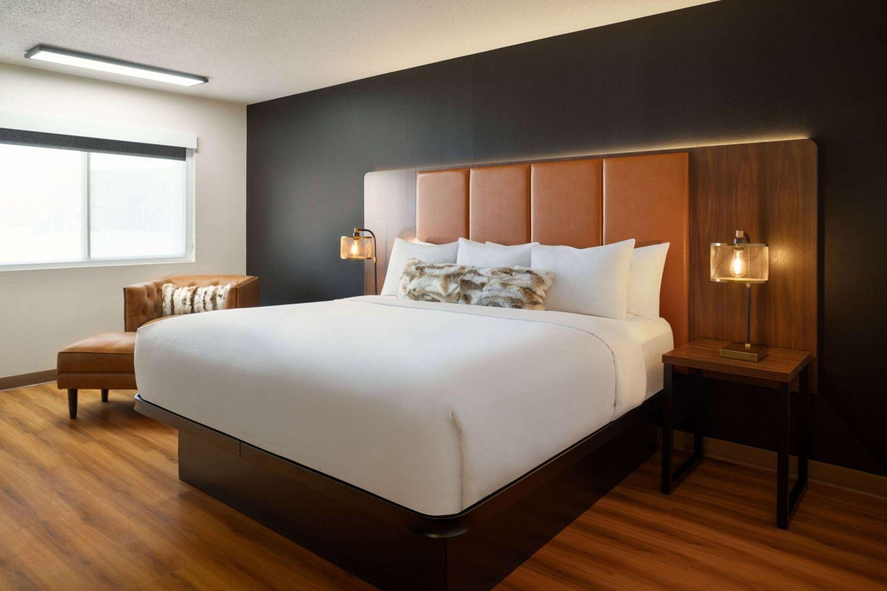 Deluxe, King Bed