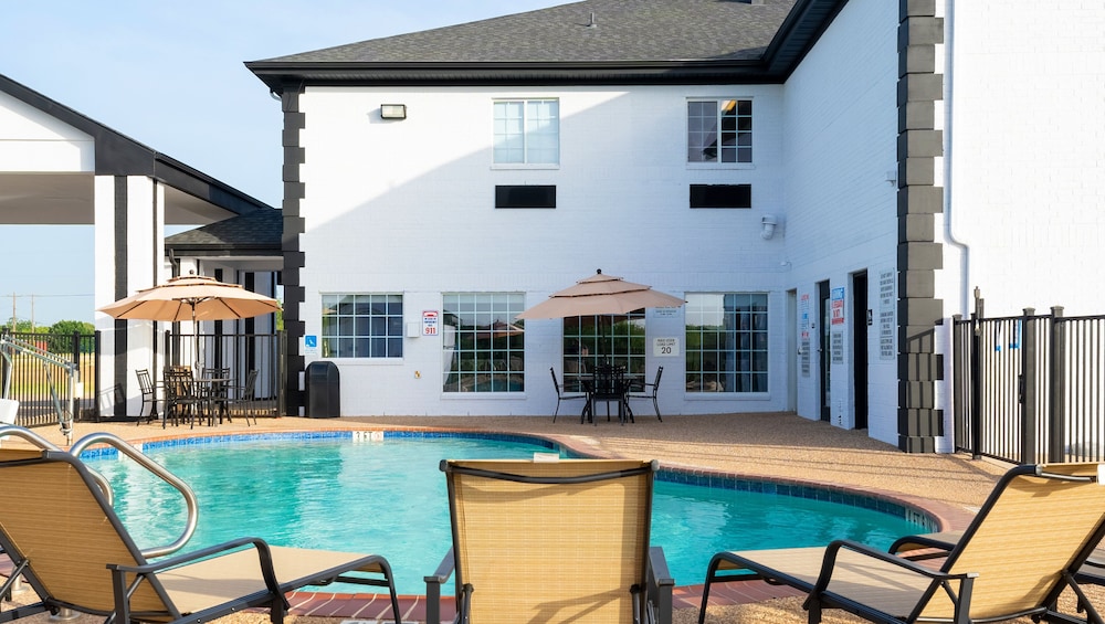 Atria Hotel and RV McGregor — 5